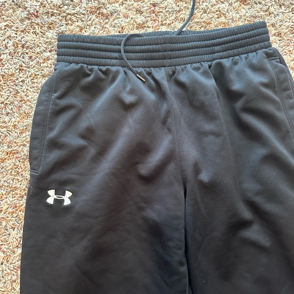 Women’s size large Underarmour athletic pants. - Picture 2 of 4